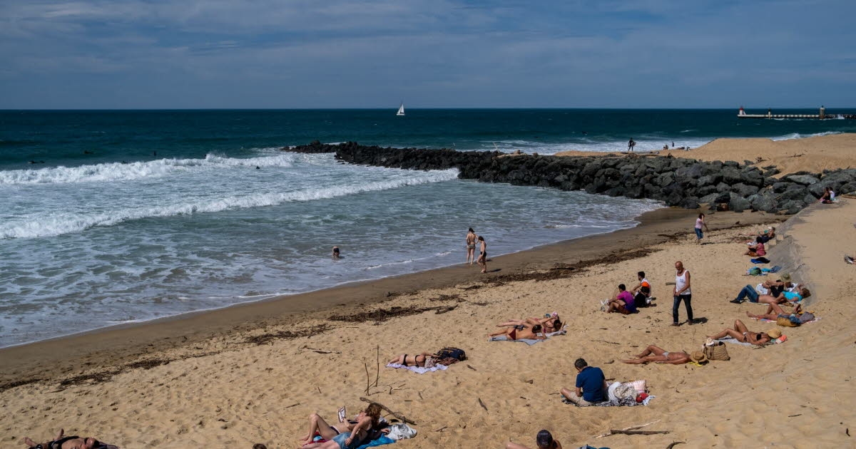 Landes. Vanaf nu zijn er het hele jaar door strandwachten aanwezig op de stranden.