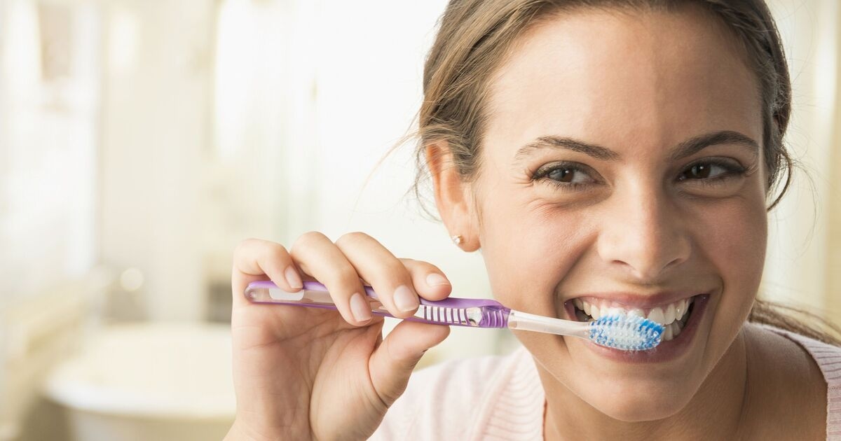 Un dentiste révèle la plus grosse erreur que la plupart des gens font lorsqu'ils se brossent les dents