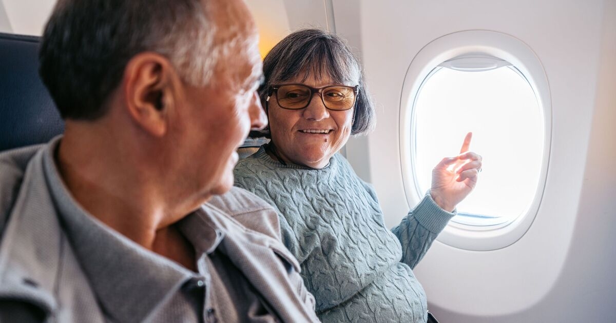 Un expert en santé met en garde les Britanniques âgés en vacances : ne faites jamais une chose en avion