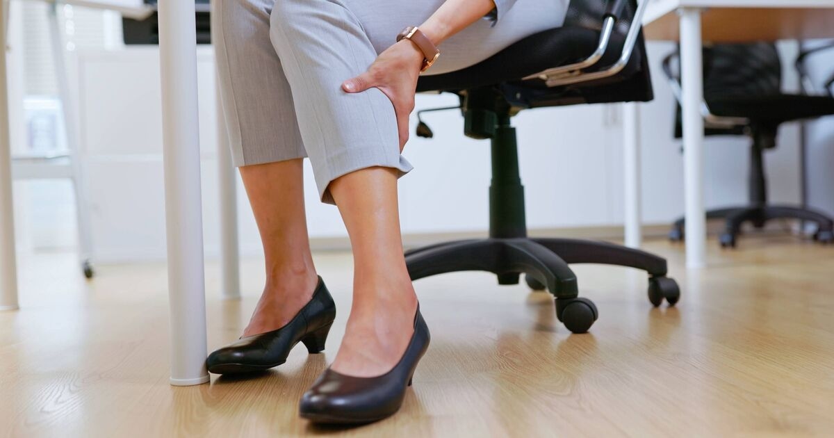 Les symptômes d'une maladie cardiaque peuvent apparaître dans les jambes - et 46 % des personnes ne le savent pas