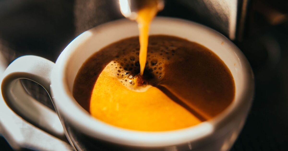 L'ingrediente da aggiungere al tuo caffè che ti farà sembrare più giovane