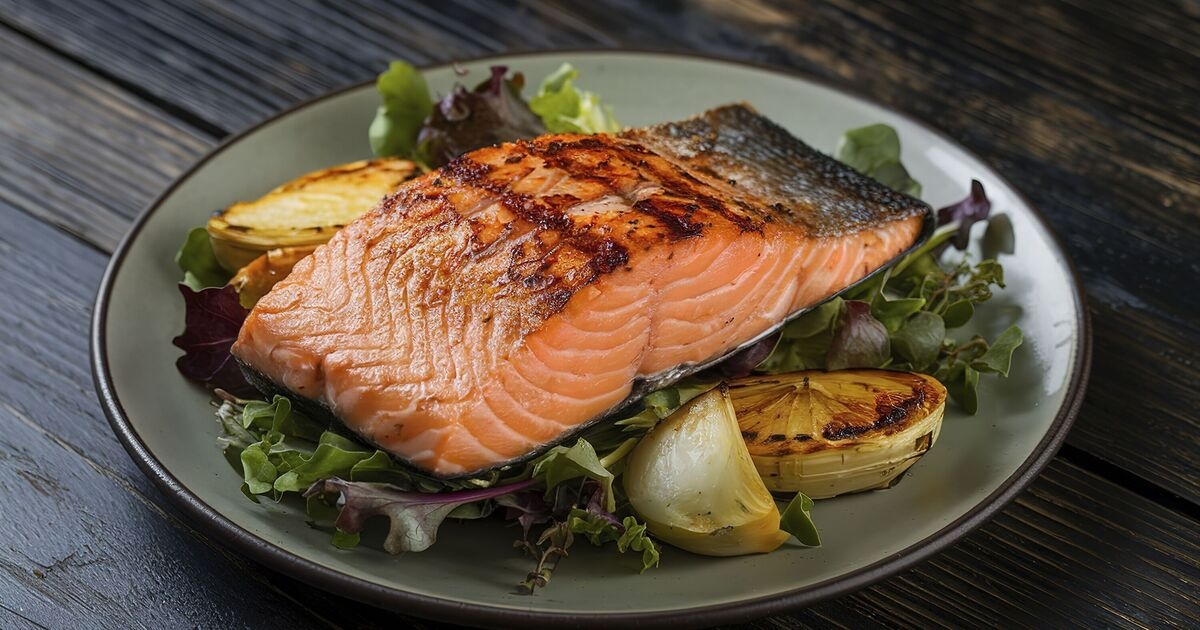 O salmão ficará 'vibrante' e 'inteligente em relação ao colesterol' se você cozinhá-lo de uma maneira
