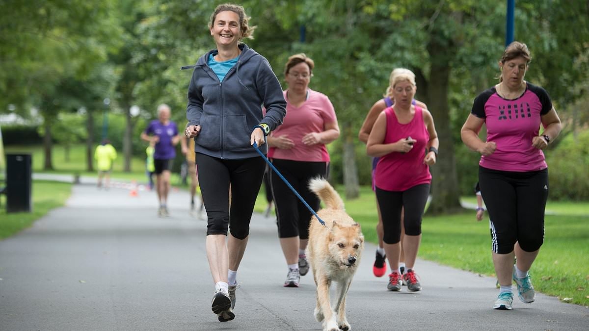 Hausärzte sollten Parkrun-Aktivitäten verschreiben, um den Druck auf die NHS-Dienste zu verringern, sagen die Organisatoren