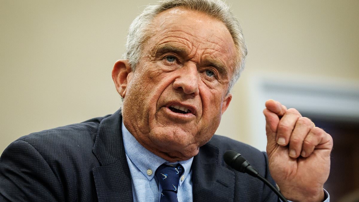 Il momento sensazionale in cui RFK Jr. si scatena contro un parlamentare democratico che ha trasformato la salute dei bambini in un'arma: "Datemi credito!"