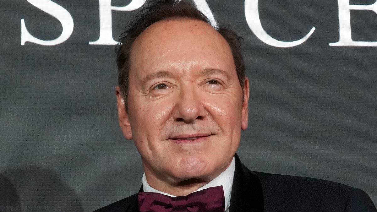 Los cirujanos plásticos dan un veredicto brutal sobre dos liftings faciales de Hollywood... uno es una obra maestra, el otro un desastre graso