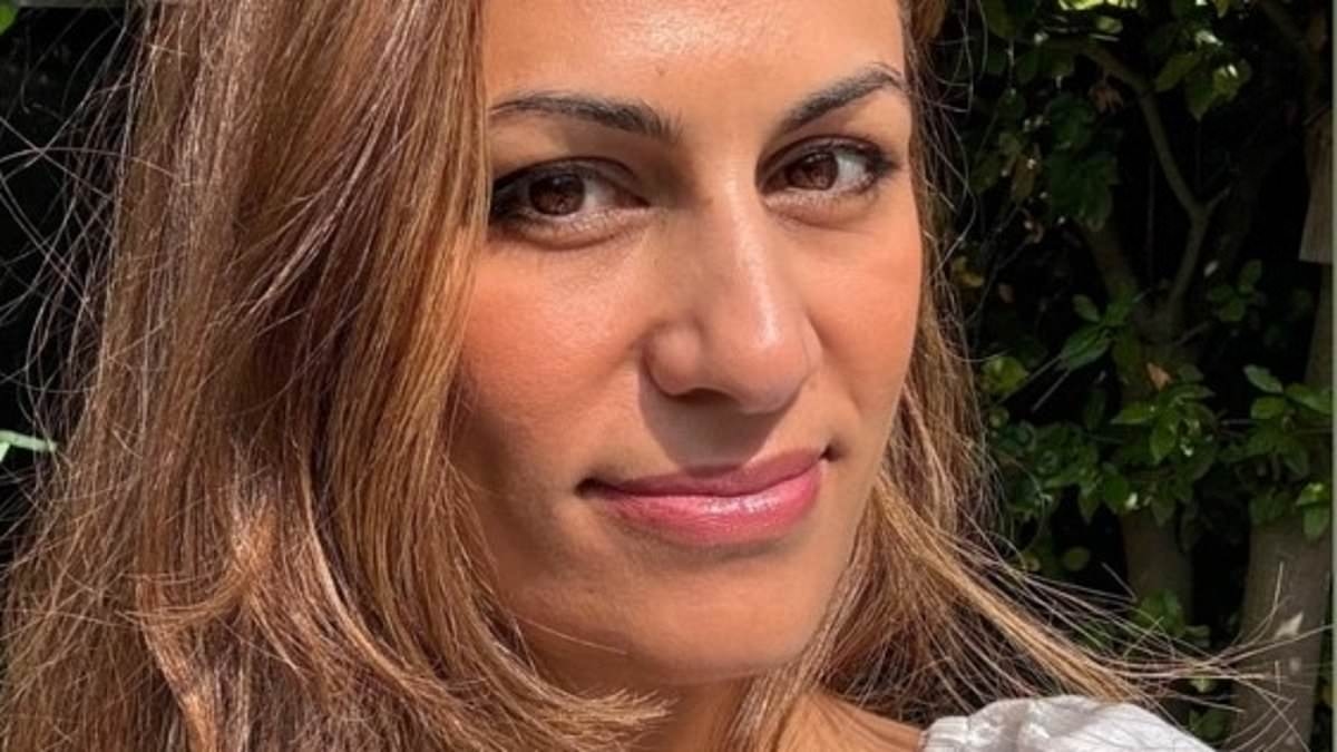 I'm a hair loss expert and this is the one food I'd never eat because it causes balding... and the one that's best for healthy locks: DR ELLIE RASHID