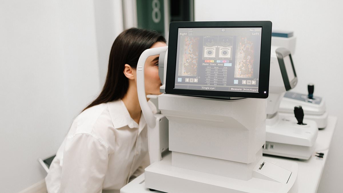 Routine eye tests can detect blood cancer early, leading doctors say