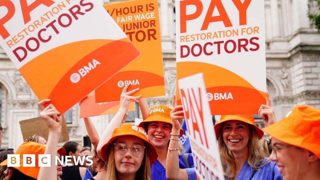 Los médicos amenazan con huelga tras oferta salarial del 4%