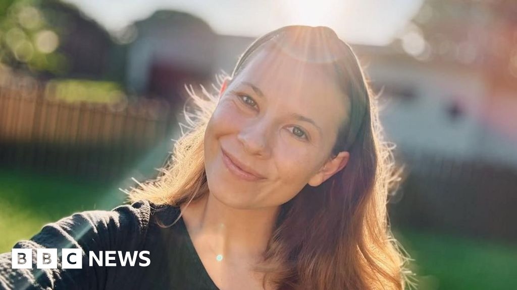 Bindi Irwin erholt sich nach 13 Jahren Endometriose-Schmerzen „wirklich“