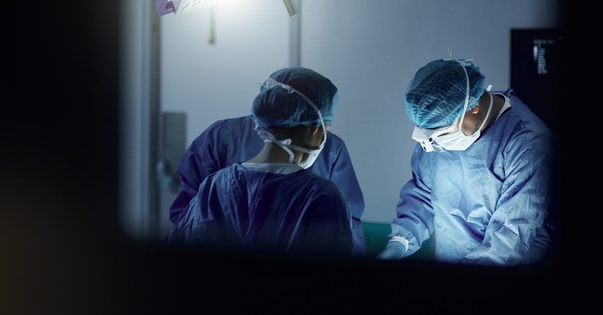 His heart stopped 3 times! A 74-year-old patient underwent a literary surgery