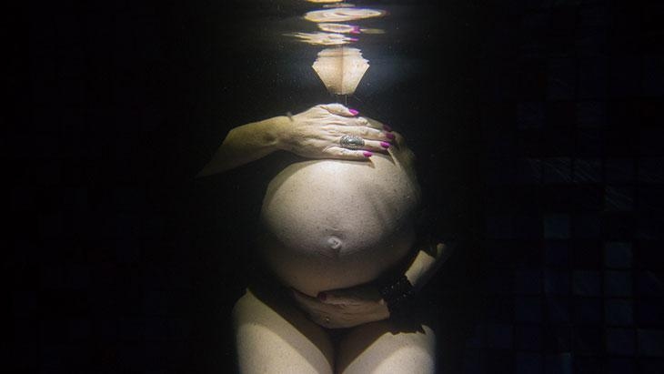 ¡El nivel de dolor baja de 10 a 3-4! ¿Toda futura madre puede tener un parto en el agua?