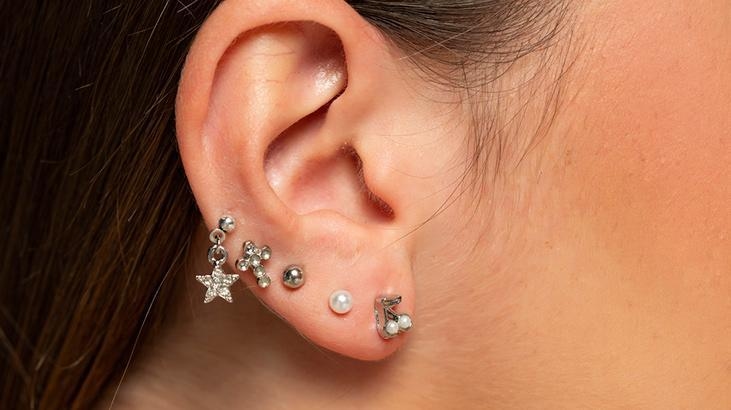 Risk of infection and hearing loss! Multiple piercings can even tear the earlobe.