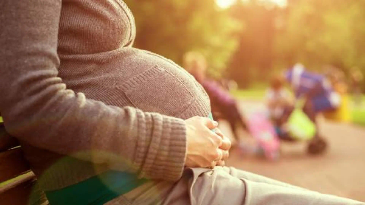 Żegnaj upałach i tłumach: dlaczego wrzesień to idealny miesiąc na podróżowanie w ciąży.