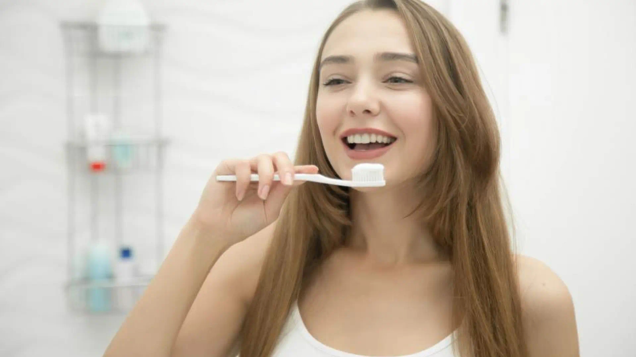 Ecco quali sono gli alimenti sani che, secondo i dentisti, possono danneggiare i denti.