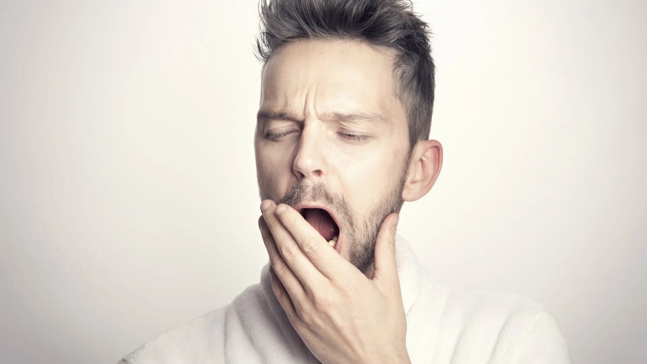 Il motivo per cui un sonno scarso può causare stitichezza