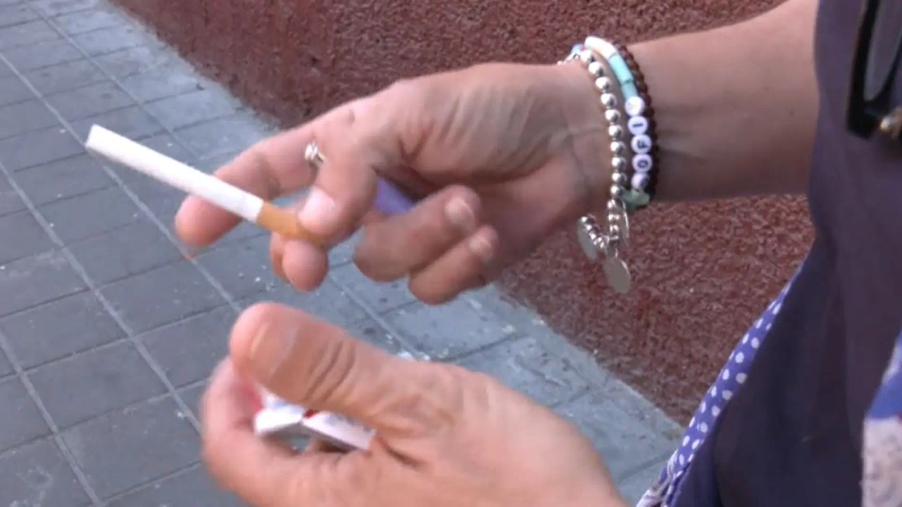 Parar de fumar reduz o risco de demência, de acordo com um estudo.