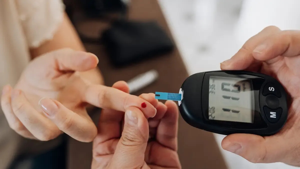 Así puede prevenir una de las enfermedades más comunes en Colombia, la diabetes: los puntos clave y las comidas a evitar