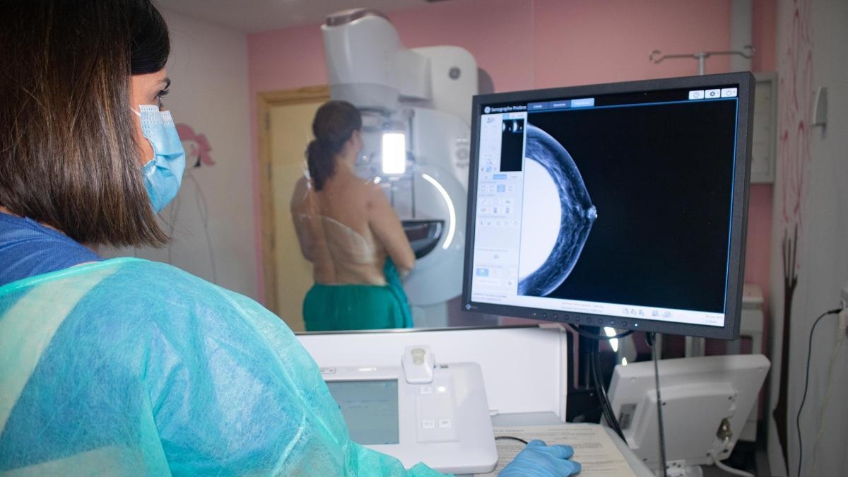 Desarrollan copias virtuales de mujeres con cáncer mediante IA para avanzar en la medicina de precisión