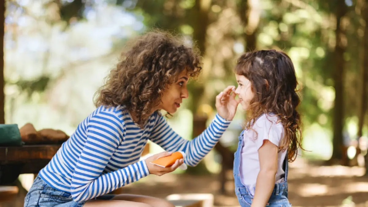 Un'iniziativa volta a insegnare a centinaia di bambini l'importanza di proteggere la pelle dall'esposizione al sole.