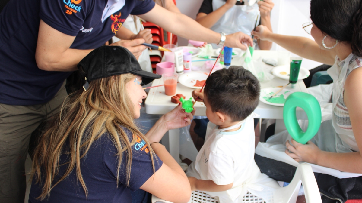 The Heroes of Love Foundation seeks to raise funds to help children and adolescents diagnosed with cancer and hematological diseases.