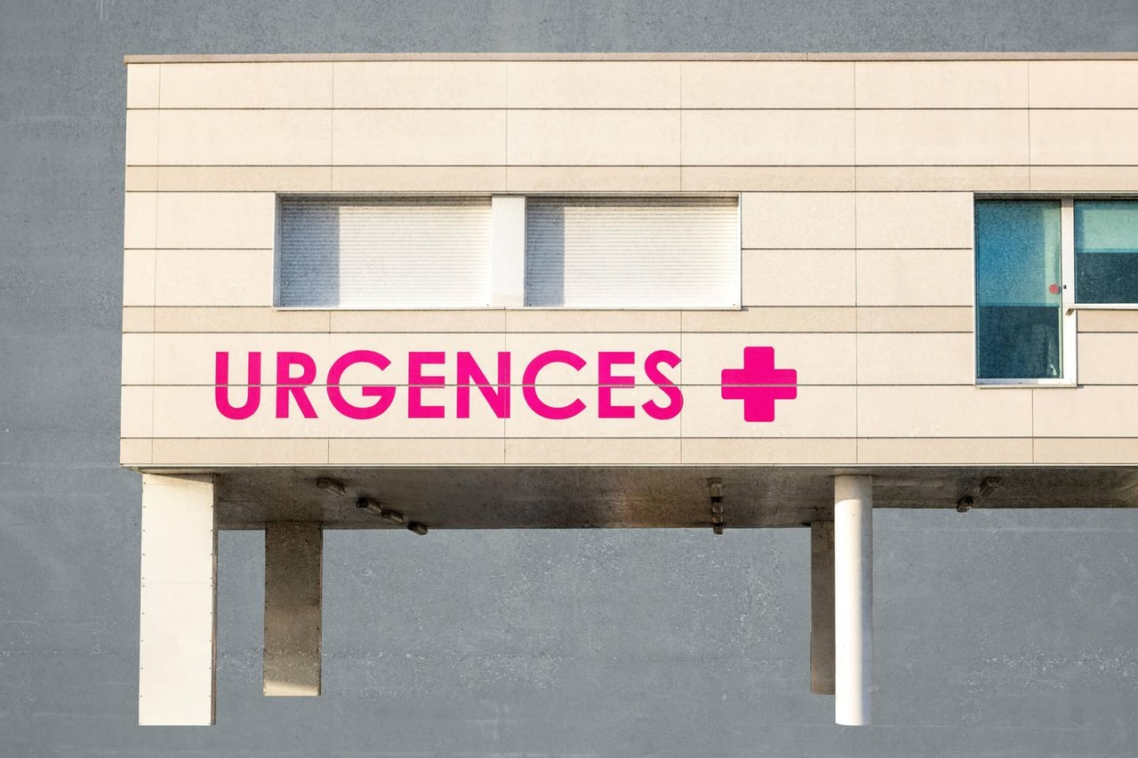 "Massive increase" in hospitalizations of adolescent girls and young women in France, particularly for suicide attempts and self-mutilation
