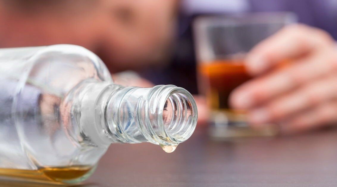 Czy alkohol może powodować niepokój następnego dnia?