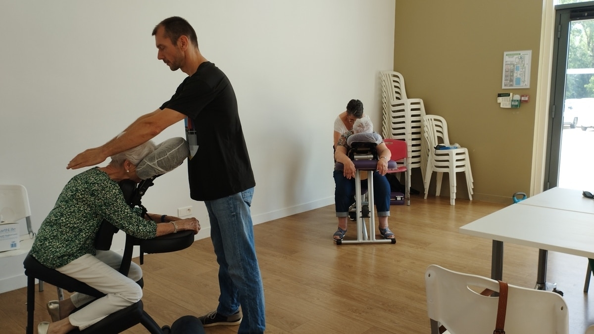 „Emmas Massagen“ im Café Escapade