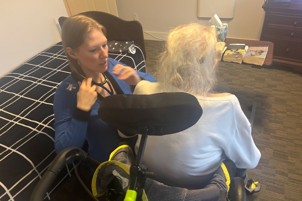 Geriatristlerin Sayısı Azalırken Hemşire Uygulayıcılar Yaşlı Yetişkinlerin Tedavisinde Kritik Önem Taşıyor