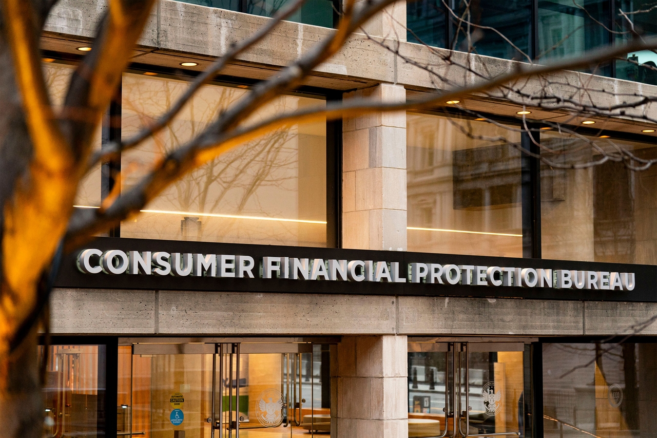 El equipo de Trump critica las leyes estatales que protegen las calificaciones crediticias de los consumidores de las deudas médicas.