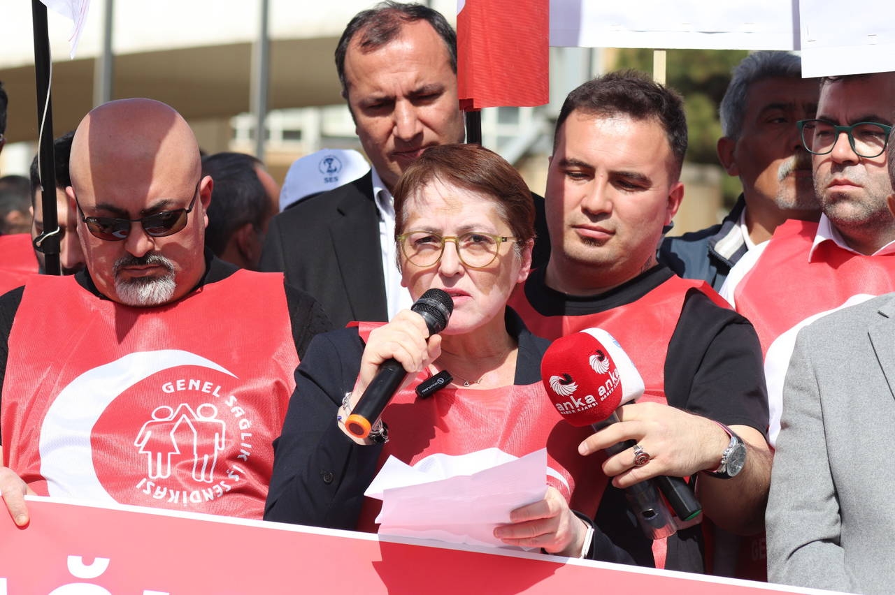 Genel Sağlık-İş ogłosił żądania zbiorowych negocjacji pracowników służby zdrowia: Polityka rządu wyczerpała pracowników służby zdrowia.