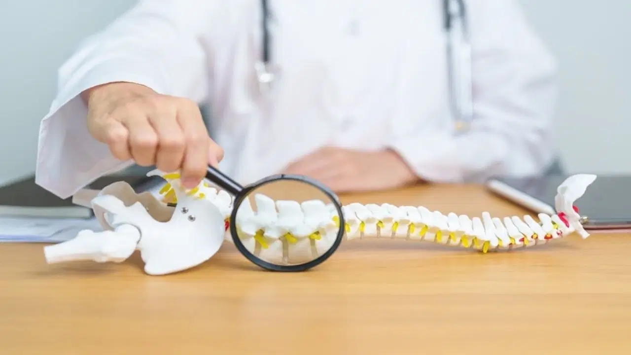 ¡1 de cada 3 mujeres y 1 de cada 5 hombres corren riesgo de padecer osteoporosis!