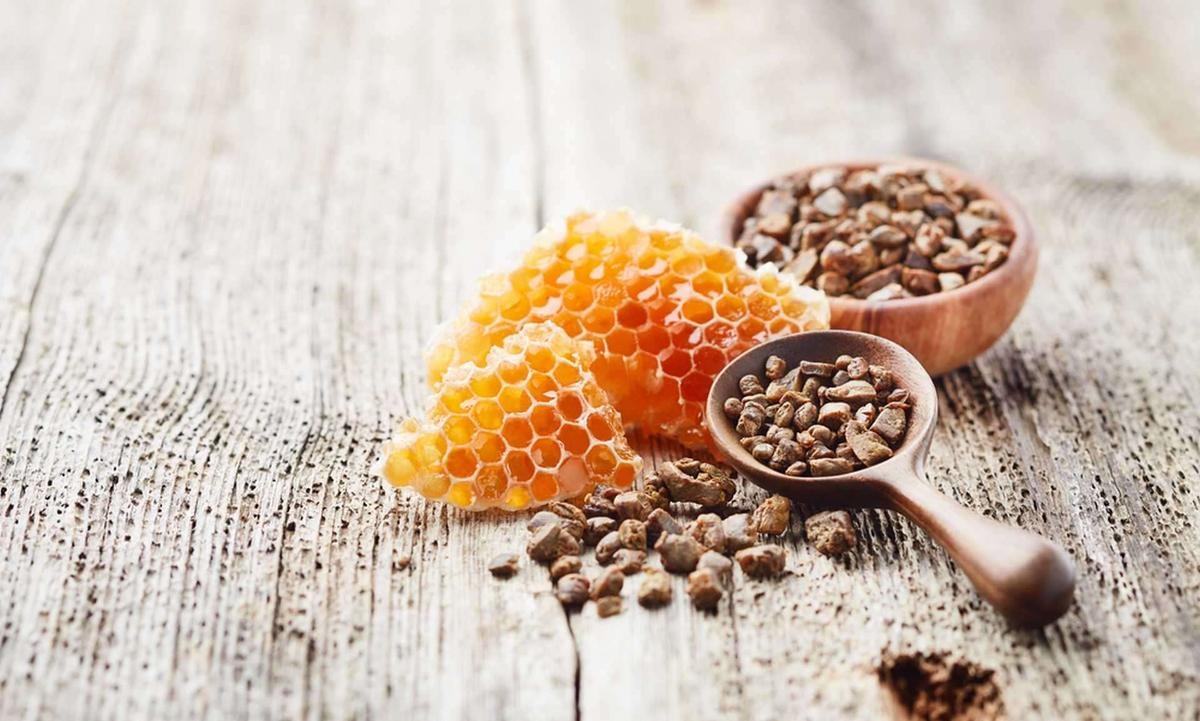 Propolis, a miracle cure for acne?