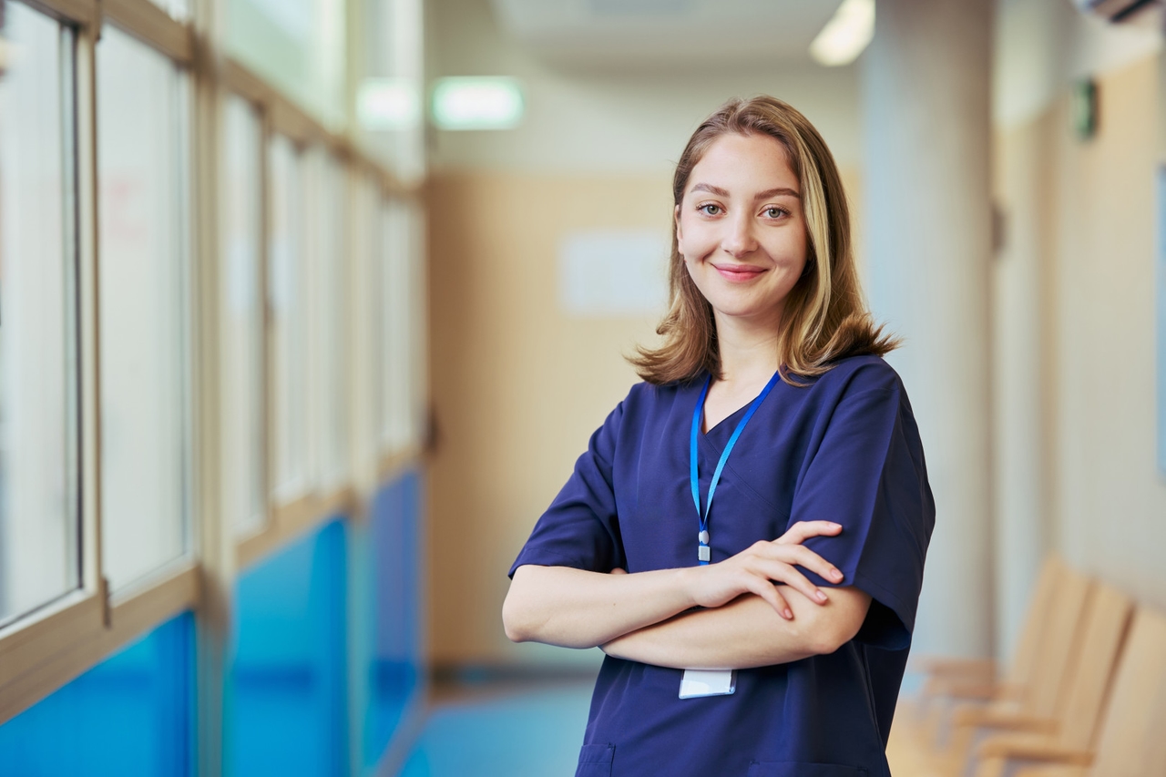 PLN 10,554 with specialization and PLN 7,690 without a master's degree. New salaries are coming