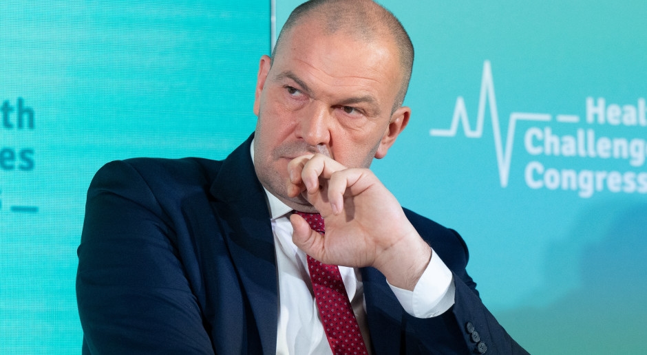 National Health Fund Vice President: Let's Consider Whether Public Money Should Be Spent on Pay Schemes for Doctors