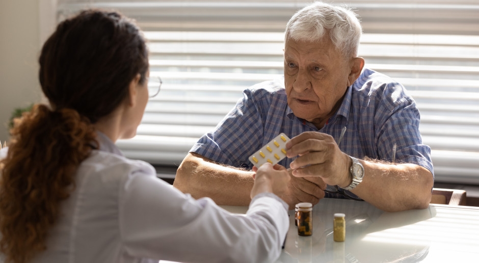 ¿Se eliminarán las pensiones 13 y 14? Existe una idea para reemplazarlas para las personas mayores.