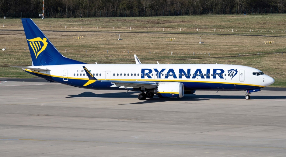Panikattacke an Bord des Flugzeugs. Passagiere sprangen auf die Landebahn. Es gibt Verletzungen