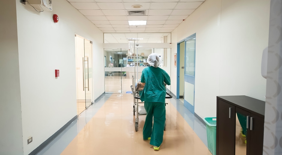 Hospitais não têm dinheiro para pagar salários de funcionários. "Estamos dando crédito ao sistema há sete meses"