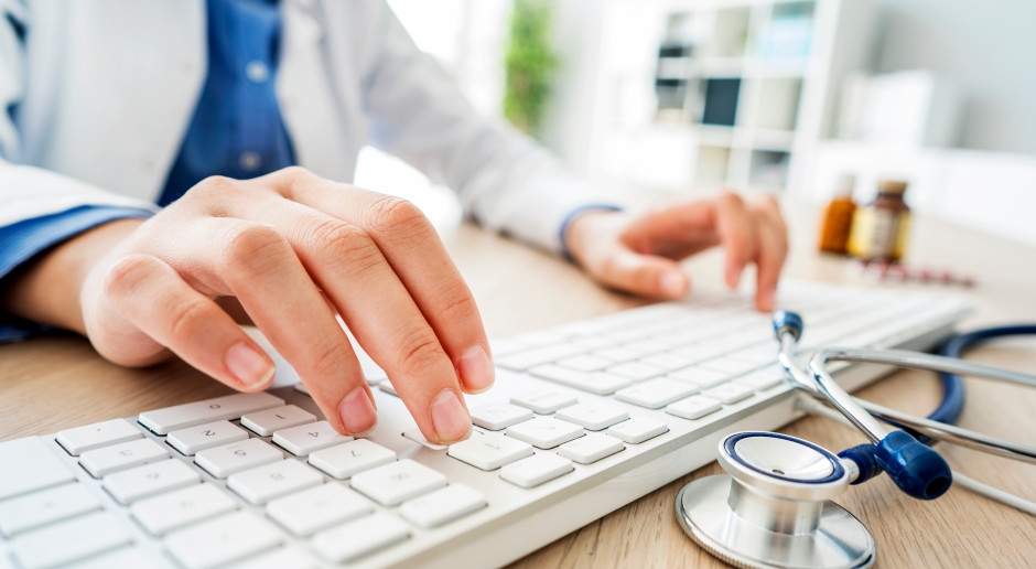Os números de telefone e e-mails dos médicos estavam disponíveis online. Formalmente, o vazamento não ocorreu