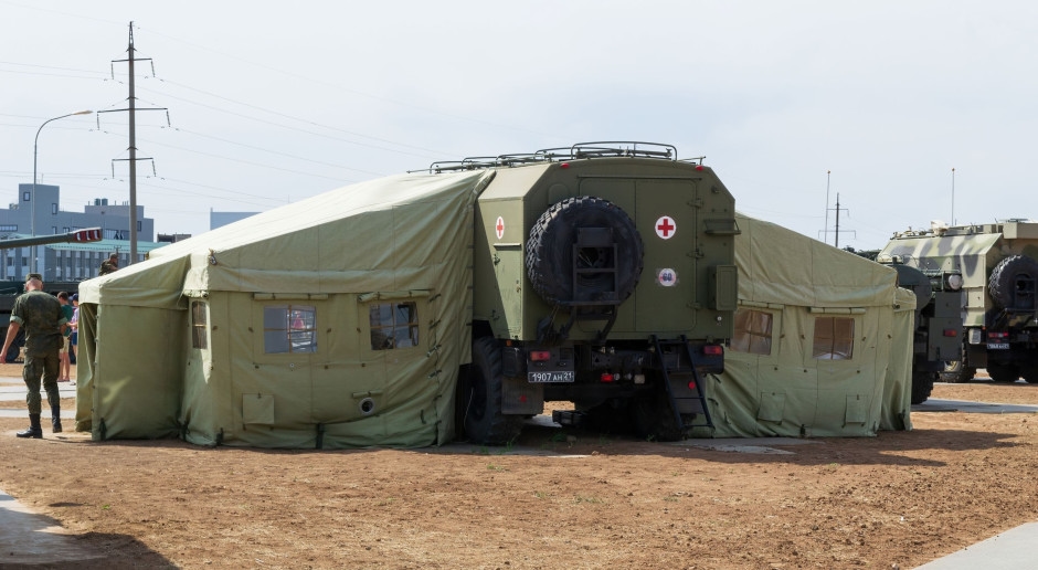 I civili non sono la cosa più importante. Le truppe mediche hanno altre priorità in tempo di guerra.