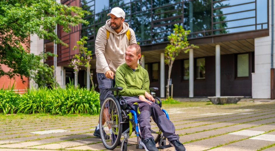 A esclerose lateral amiotrófica pode ser controlada. Médicos e pacientes aguardam um programa de medicamentos.