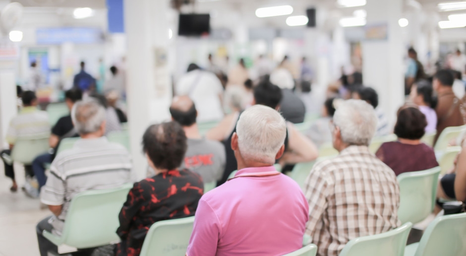 Em particular, imediatamente; você precisa esperar para comprar uma assinatura. O Escritório de Concorrência e Proteção ao Consumidor (UOKiK) está investigando o caso e entrando em contato com o Ministério da Saúde.