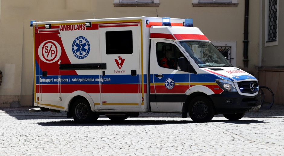 270.000 hospitalizações. Uma dose protege por duas temporadas.
