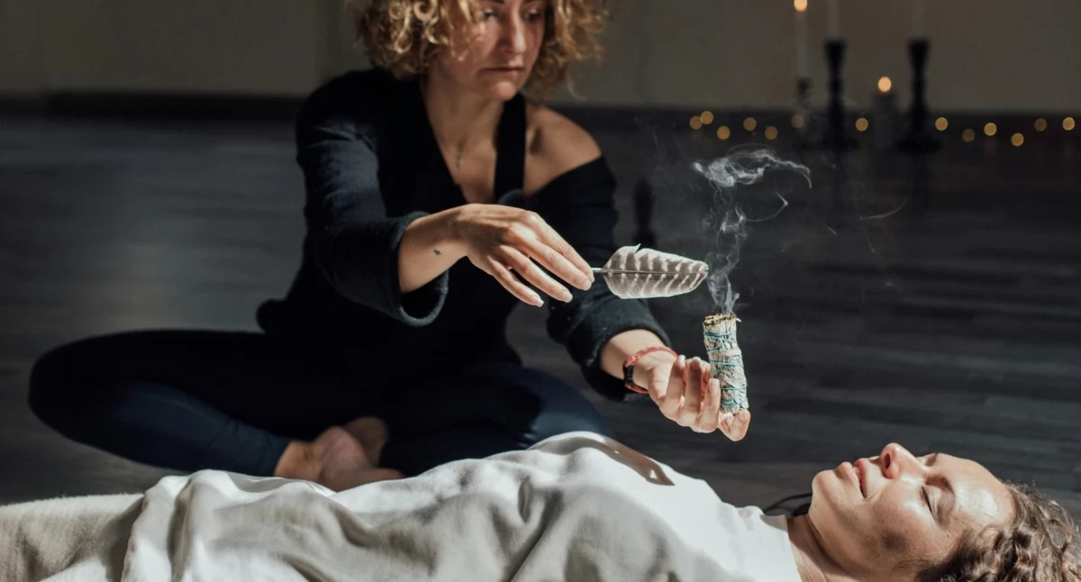 Scharlatane als „Seelenmagier“. Wenn man statt psychischer Hilfe Wahnsinn bekommt
