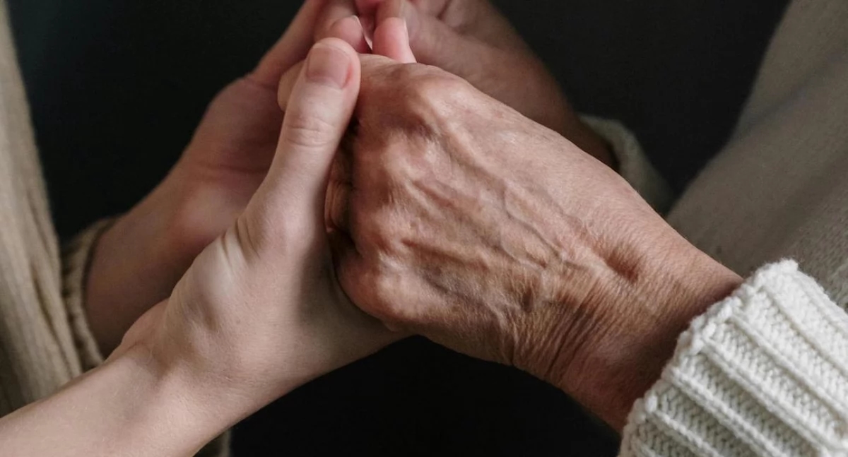 Neue Hinweise zur Parkinson-Krankheit. Im Gehirn von Patienten wurde ein vermeintlich inaktives Virus gefunden.