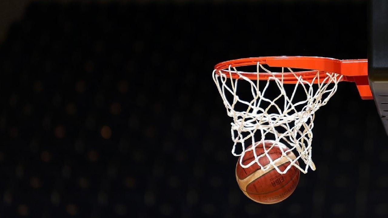 When is the Türkiye-Sweden basketball match, at what time and on which channel?