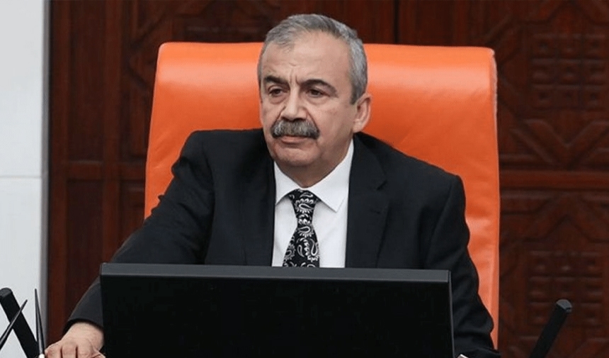 Enquête sur les messages laids du parti Zafer contre Sırrı Süreyya Önder