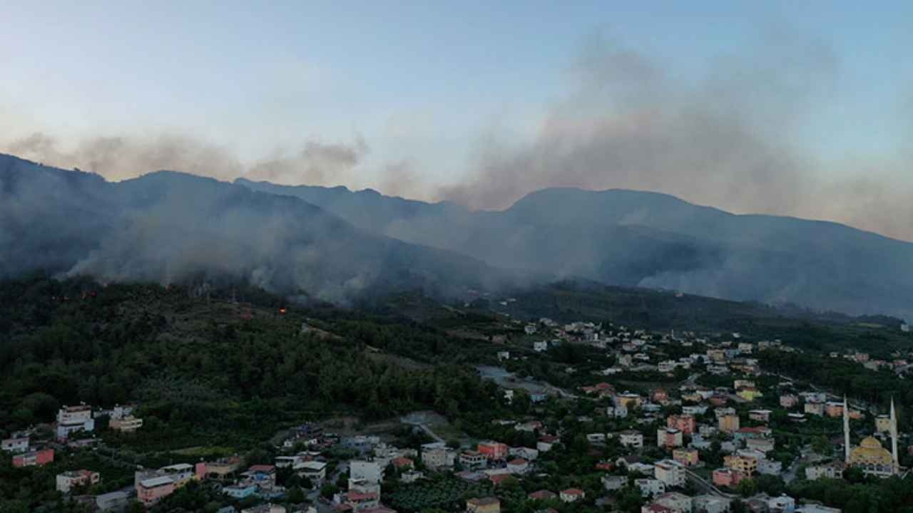 Hatay fire on its second day! 920 houses evacuated, hundreds of citizens evacuated