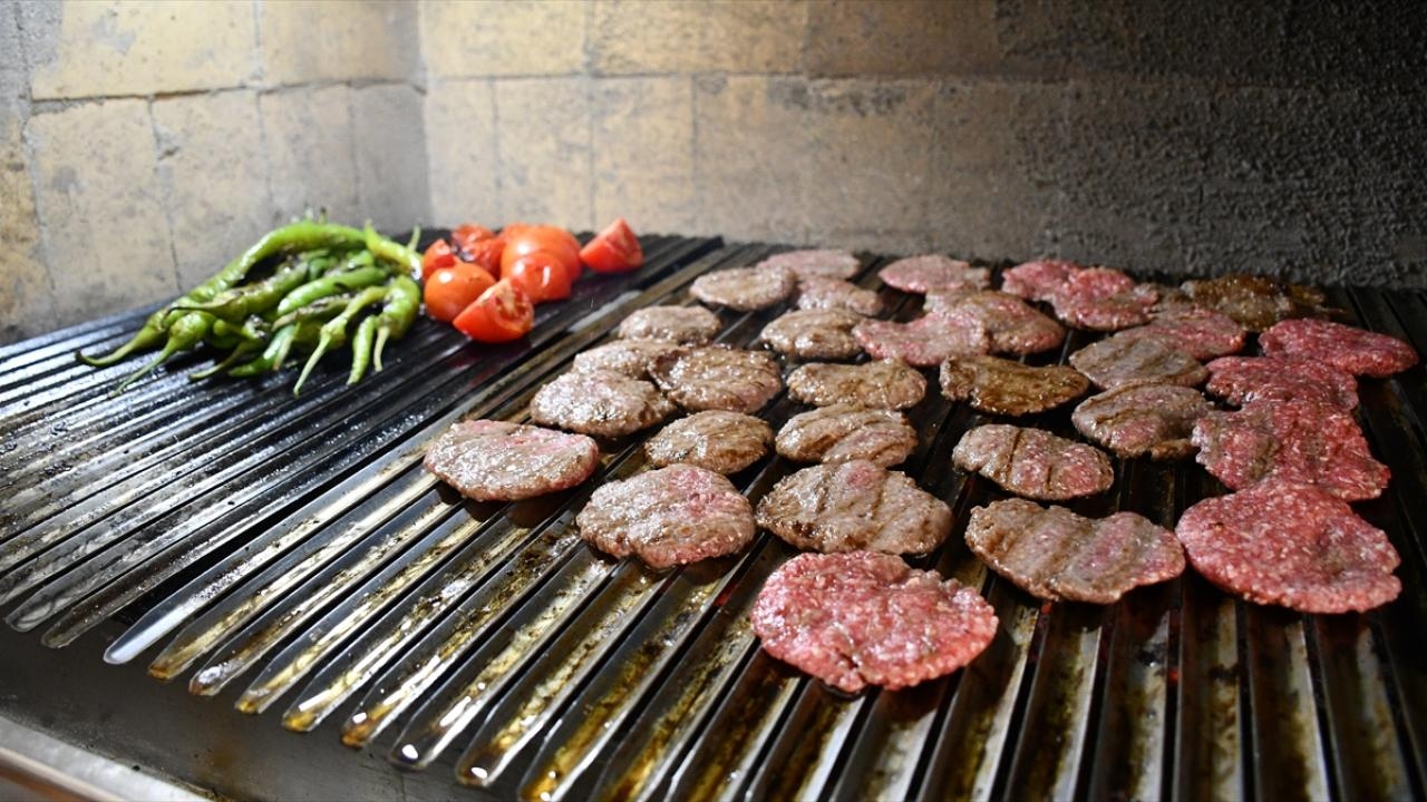 Le ministère de l'Agriculture a annoncé : de la viande de volaille a été détectée dans le produit vendu comme du bœuf et de l'agneau