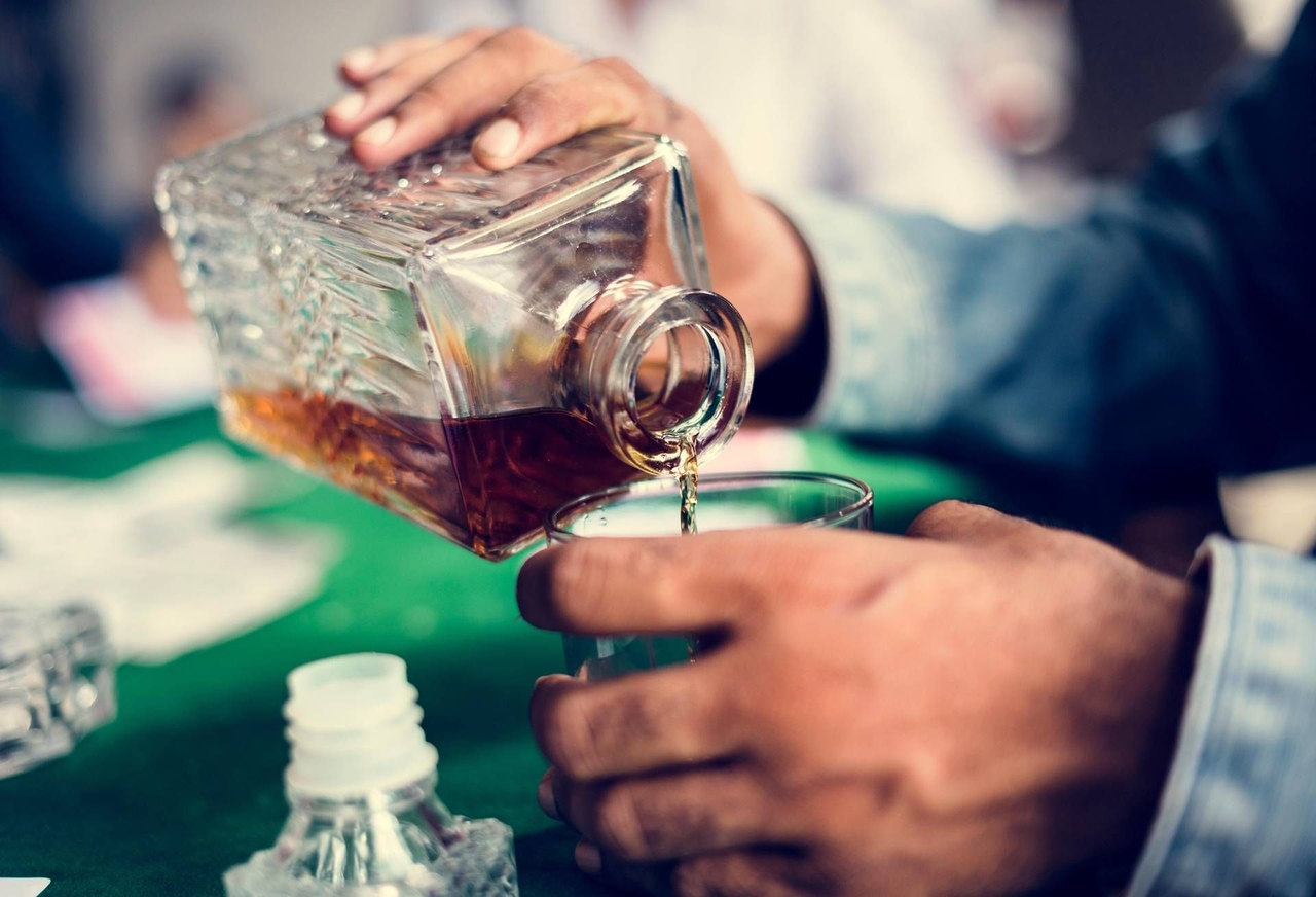 De nouveaux médicaments contre l'obésité réduisent la consommation d'alcool de deux tiers : étude