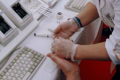 Sağlık, yüksek kolesterolü olan her 3 hastadan 1'i kardiyak olaydan sonra tedavi yolundan çıkıyor